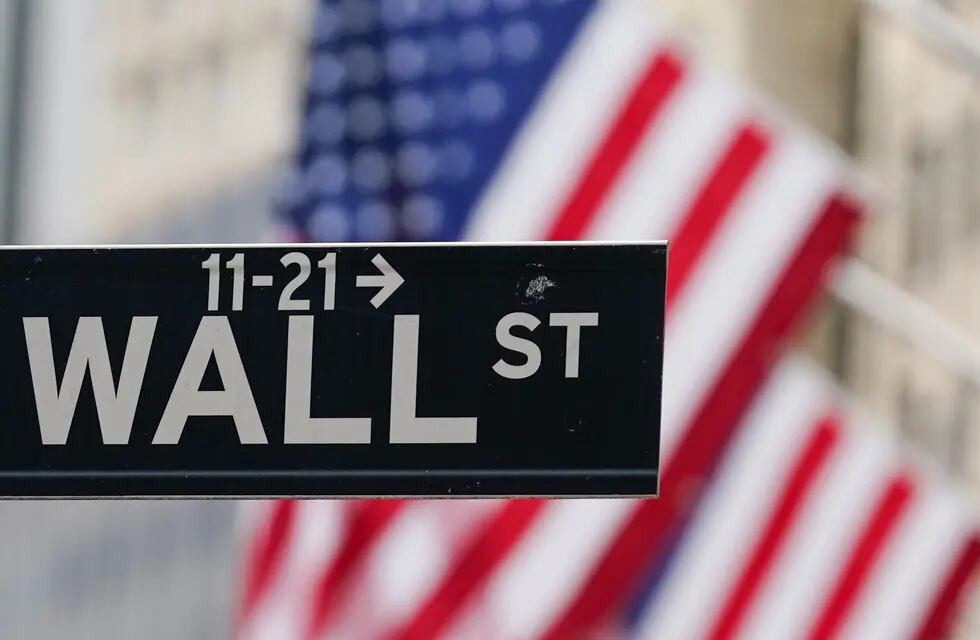 Tras el triunfo de Milei, las acciones y los bonos que cotizan en Wall Street se dispararon con fuertes subas. Foto: AP