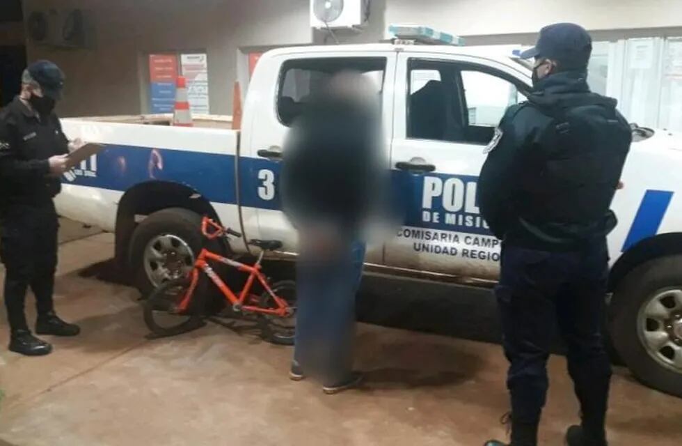 Uno de los capturados robó una bicicleta para niños.