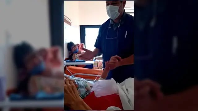 Esperanza sobre todas las cosas: enfermero de Eldorado le canta a sus pacientes