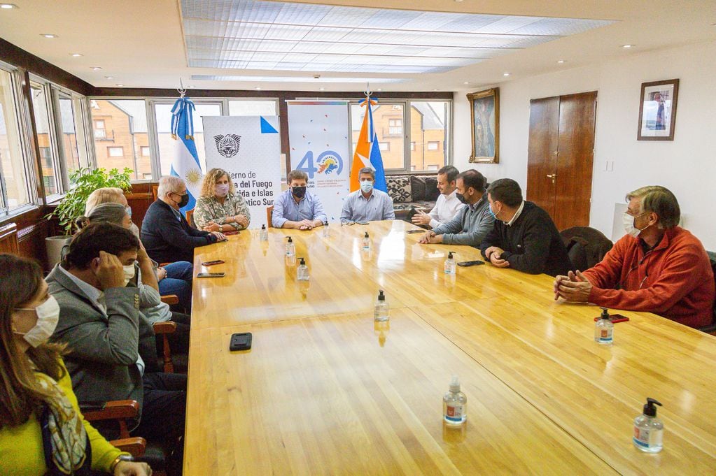 Miembros de diferentes instituciones sesionaron en el Consejo Federal Pesquero, junto al gobernador de Tierra del Fuego.