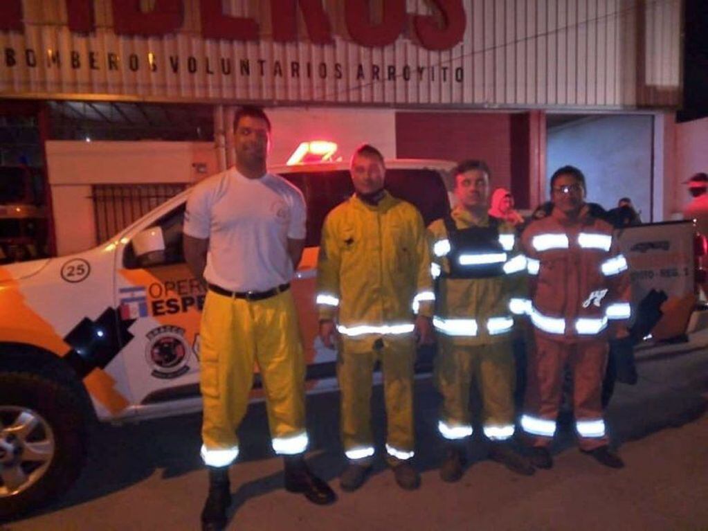 Bomberos de Arroyito se unieron para sofocar el incendio en Salsacate