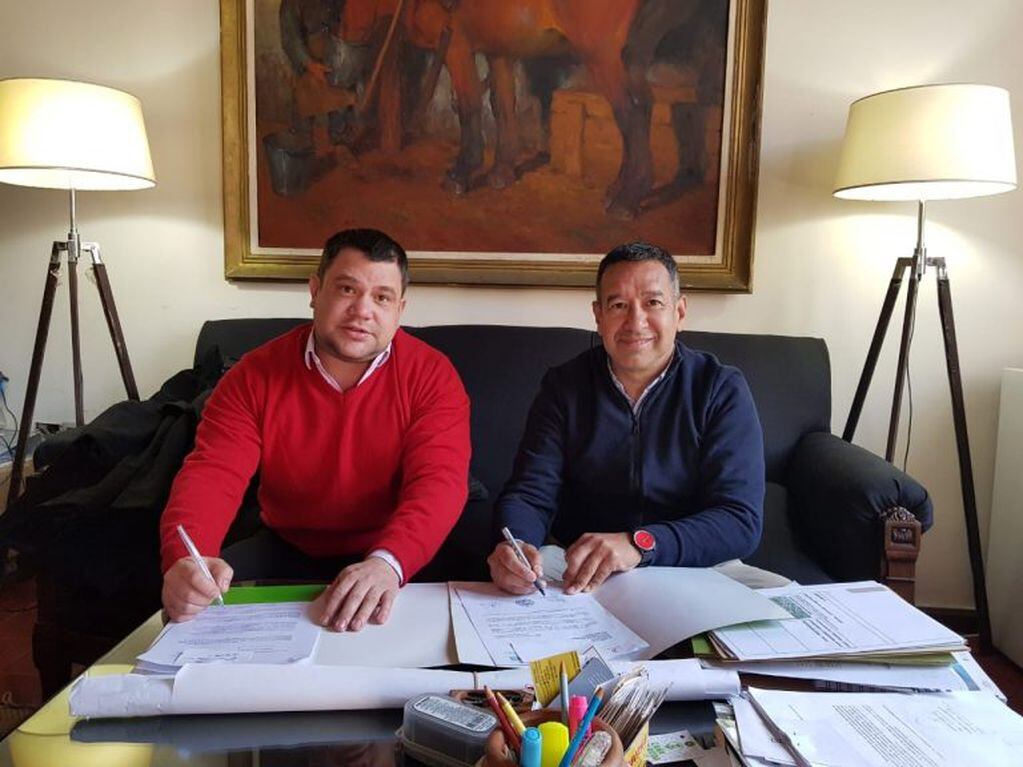 Firma de acuerdo entre el Instituto de Cultura y el Club Deportivo Mandiyú.