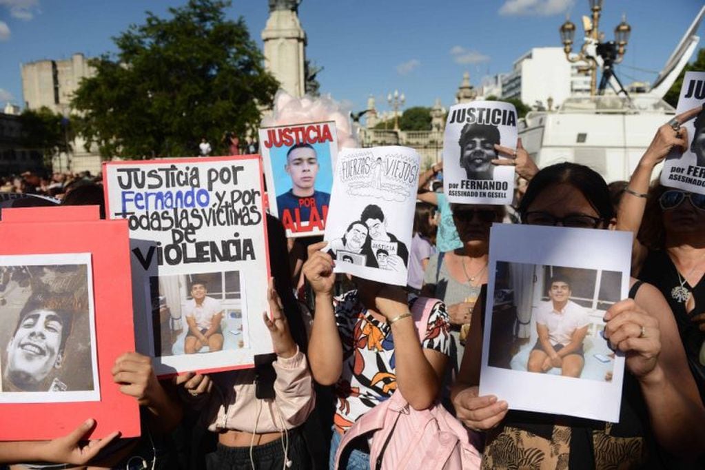 Marcha en el Congreso a un mes del asesinato de Fernando Báez Sosa. (Clarín)