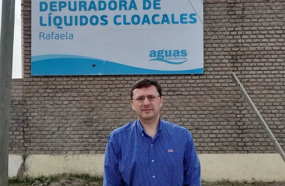 Lisandro Mársico, frente a la Planta Depuradora de Líquidos Cloacales de Rafaela
