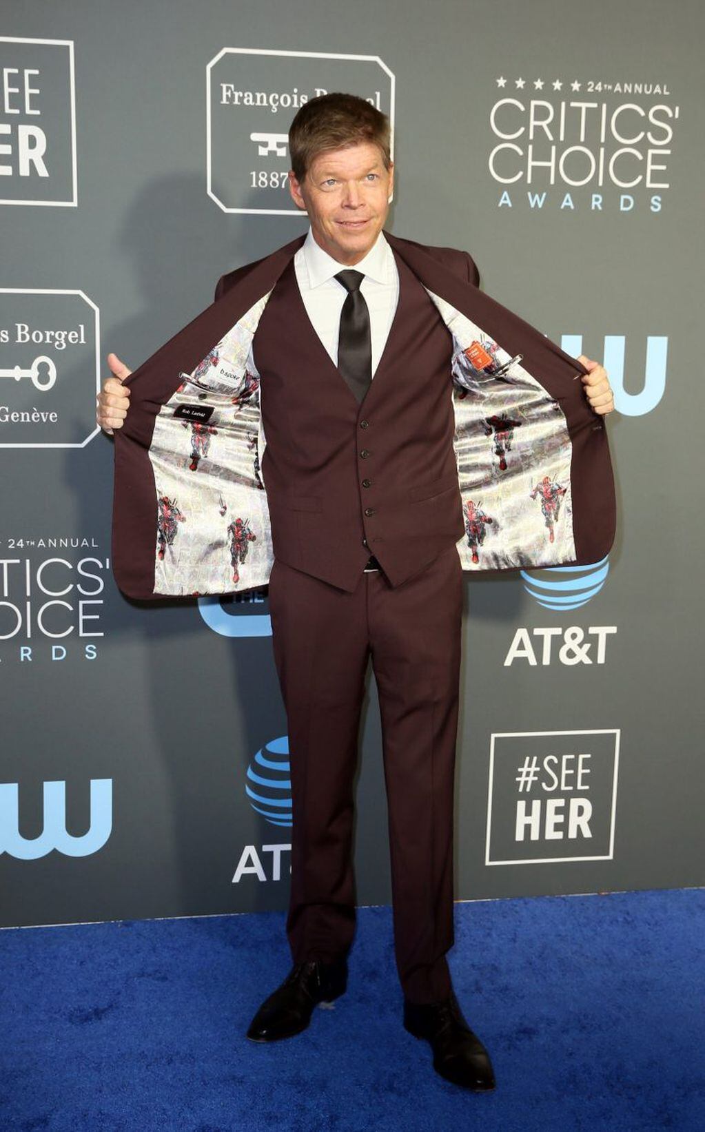 Rob Liefeld posa en la alfombra azul de los Critics' Choice Awards (Foto: REUTERS/Danny Moloshok)