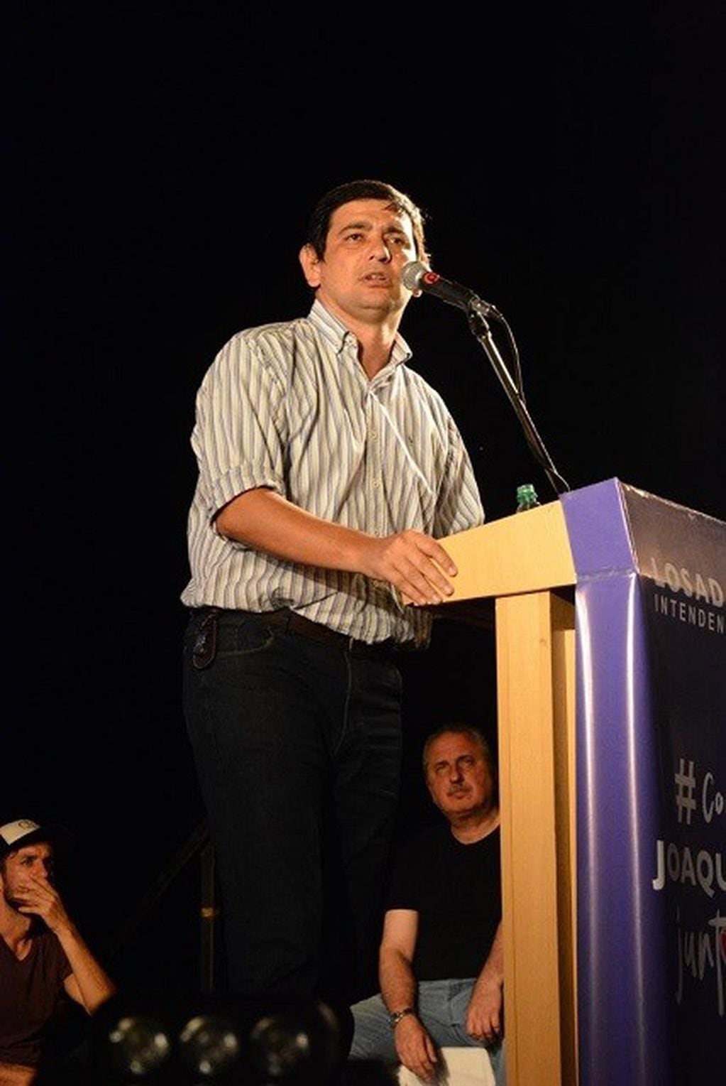 Joaquín Losada durante su mensaje de campaña el 4 de mayo en el Anfiteatro Manuel Antonio Ramírez. (MisionesOnline)