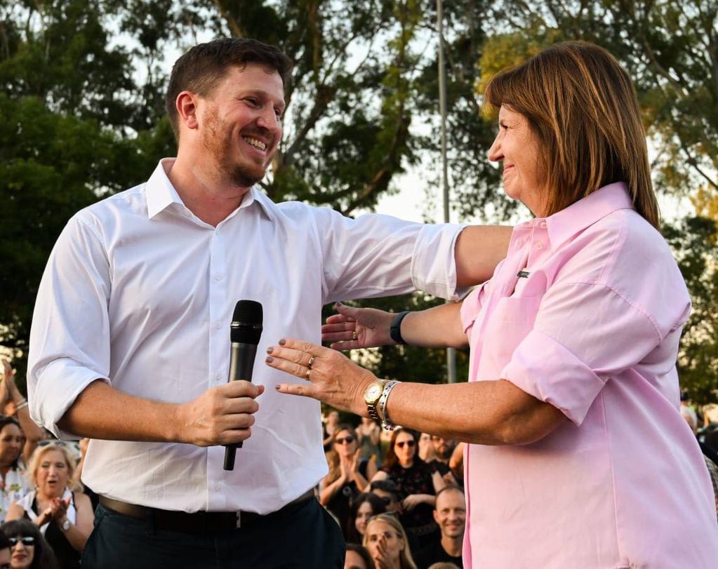 Federico Angelini presentó a Patricia Bullrich durante un acto de campaña en el barrio Pichincha de Rosario.