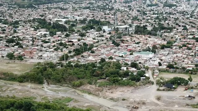 El Río Arenales atraviesa la capital salteña