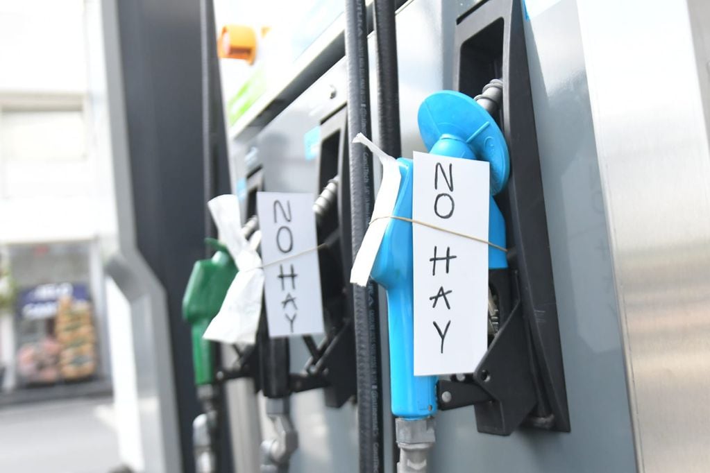 Faltan combustibles en algunas estaciones de servicio.  (Ramiro Pereyra / La Voz)