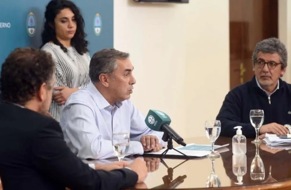 El ministro de Economía de Mendoza, Enrique Vaquié hizo el anuncio del plan anticrisis.
