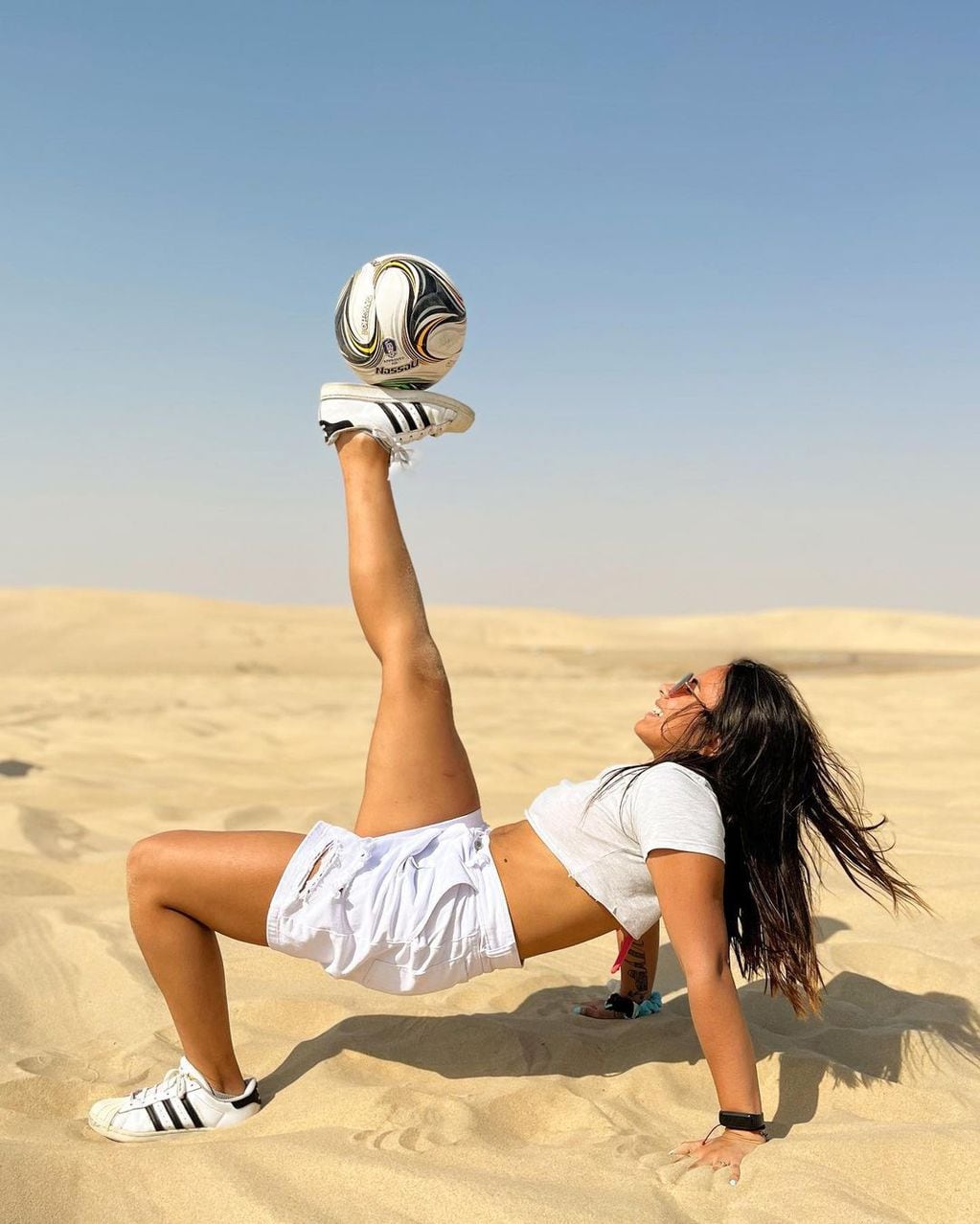 Belén Godoy, la salteña especialista en futbol freestyle en Qatar.