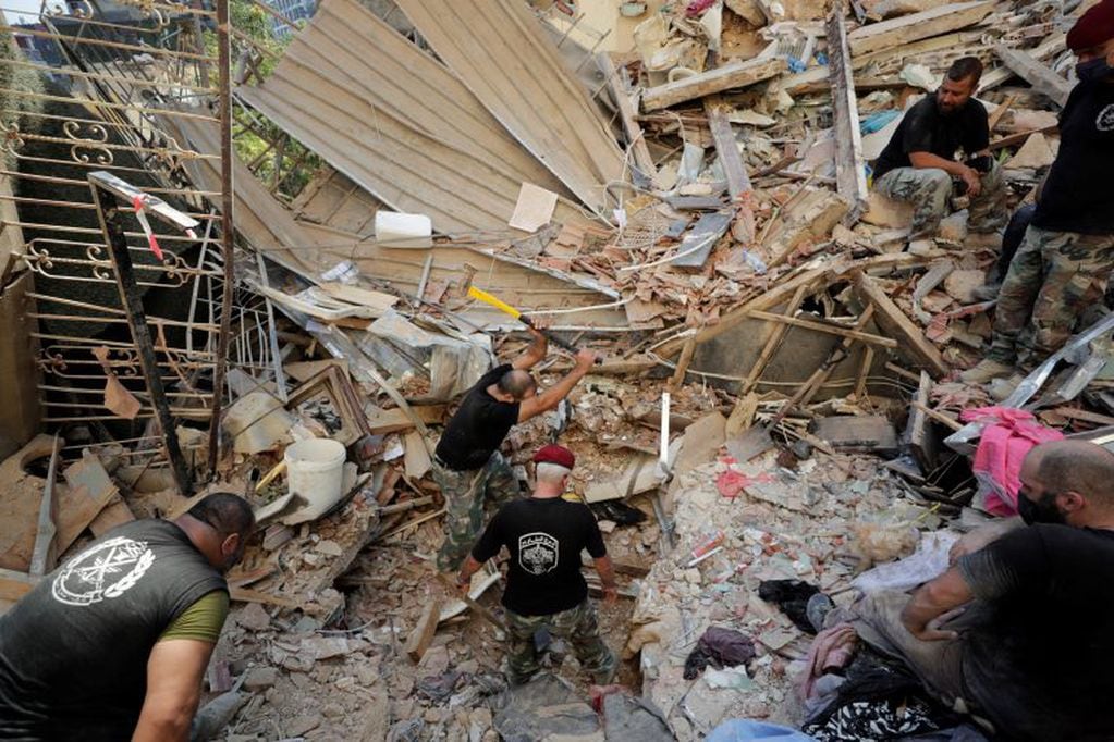 El día después de la trágica explosión en Beirut. (Foto: AP)