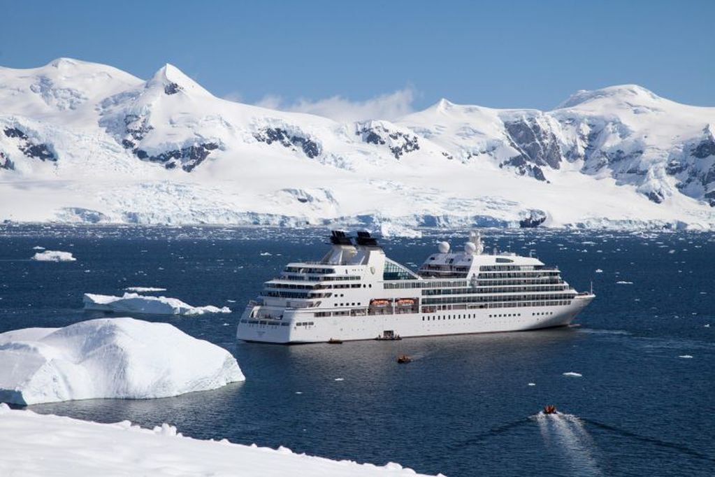 Crucero Seabourn Quest a su llegada a la Antártica, un tipo de turismo para personas sin problemas de presupuesto y ávidas de explorar lugares