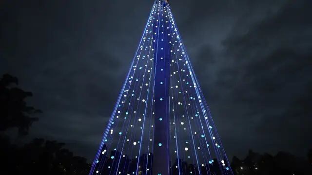 El de Córdoba es el árbol de Navidad más alto de Sudamérica. (Prensa Gobierno)