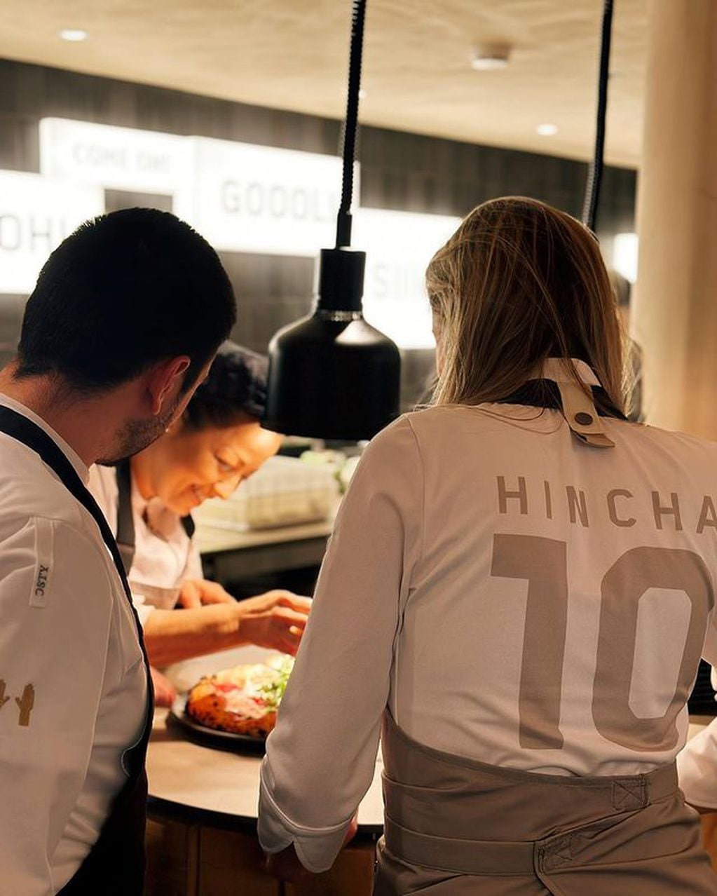 El detalle en los uniformes del restaurante de Messi