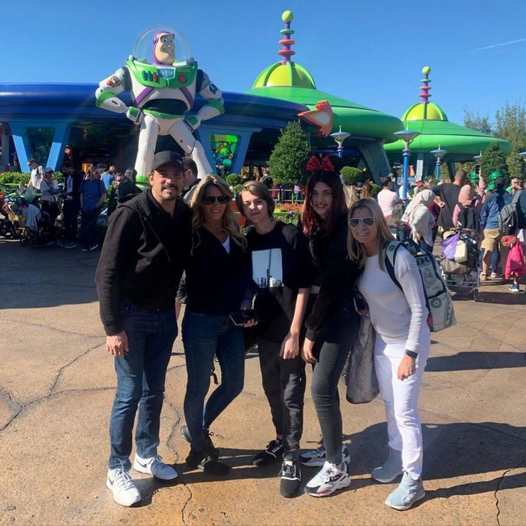 Rocío Marengo y los hijos de Ricardo Fort, de vacaciones en Disney (Foto: Instagram/ @marengorocio)