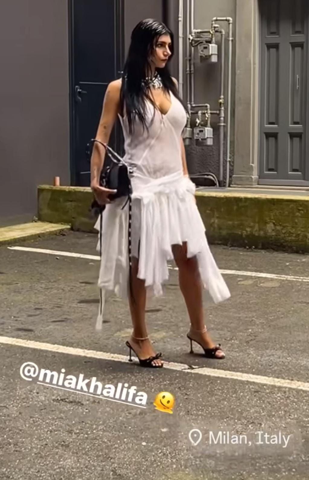 Mia Khalifa mostró de más con un mega escote y encendió Instagram