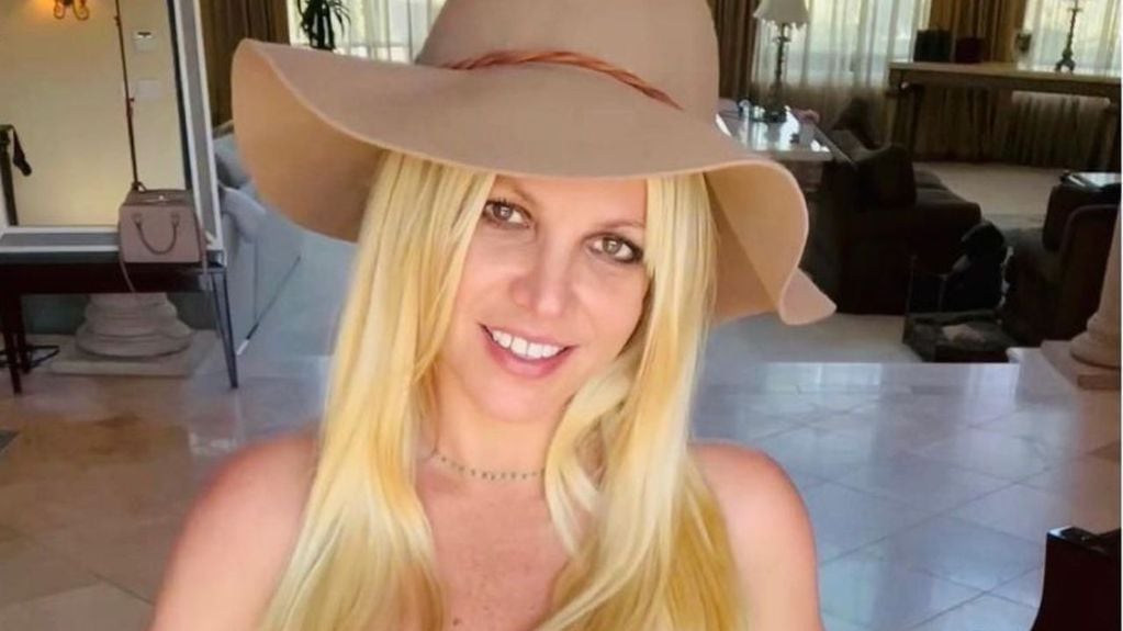 Desde la playa, Britney Spears encendió Instagram con una microbikini animal print
