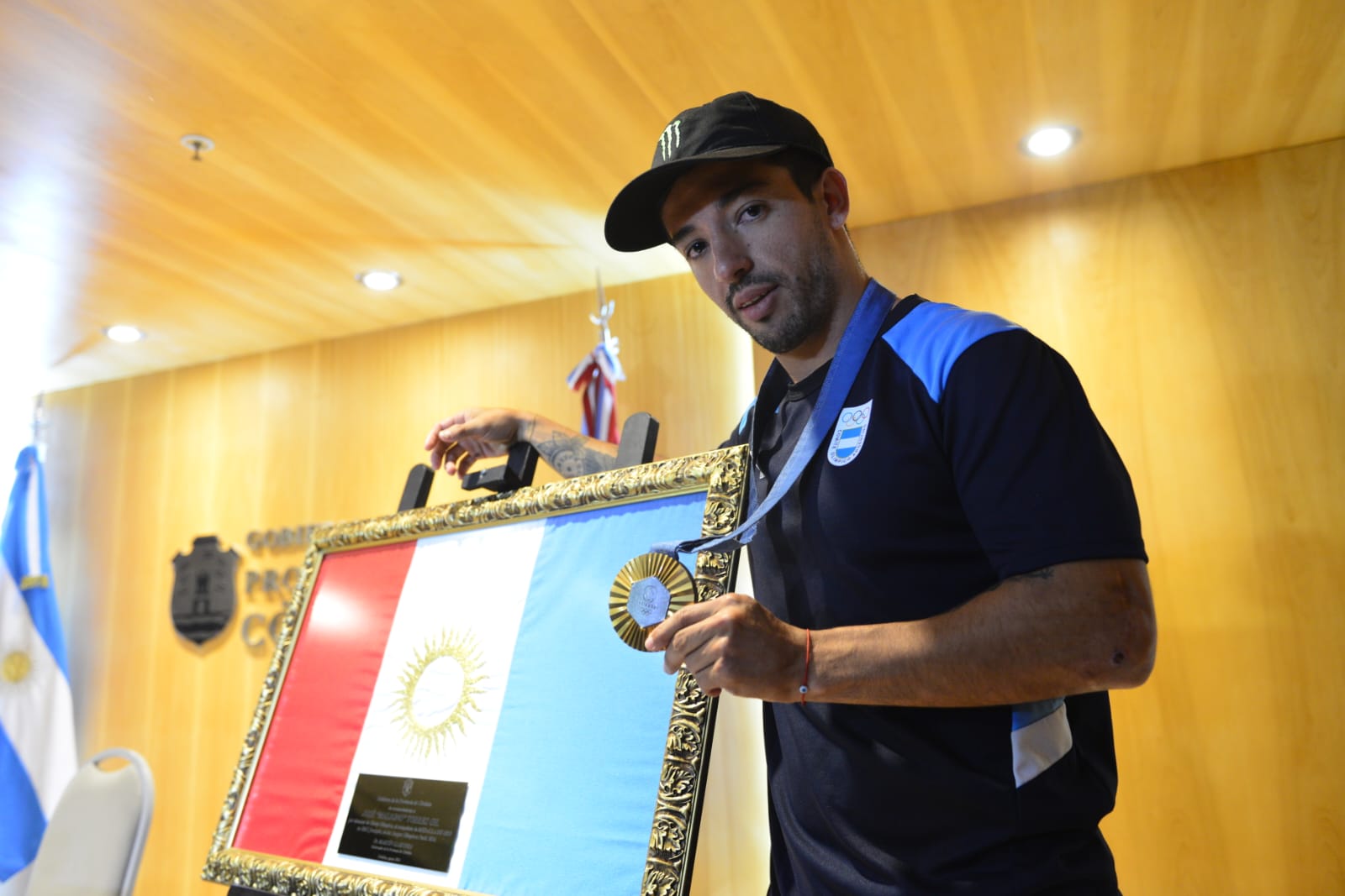 El medallista fue recibido en la Casa de Gobierno.