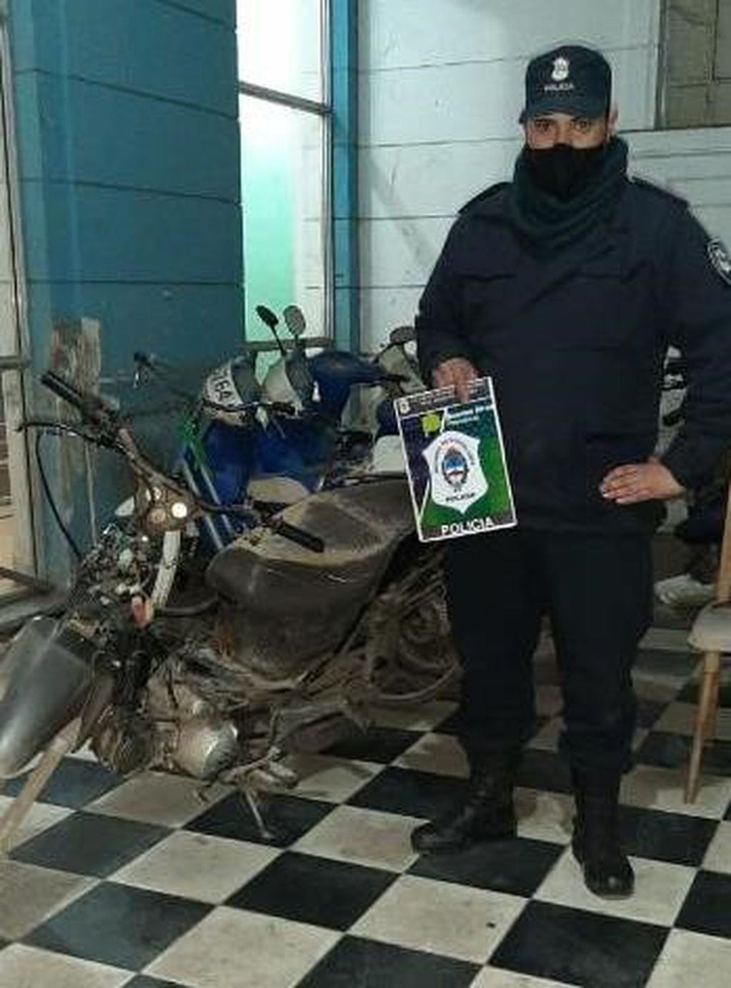 Moto secuestrada por la policía de Tres Arroyos en calle Mendoza al 1300