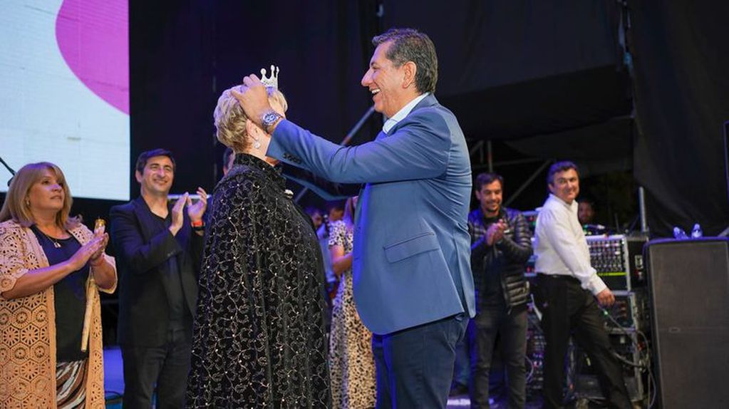 La historia de vida de Encarnación Linares, la nueva reina del Adulto Mayor de San Juan.