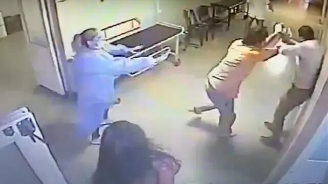 Imagen de las cámaras del Hospital Sayago en el momento de la agresión a Julio Niz.