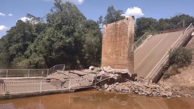 Se derrumbó el puente del Arroyo Pindayti en Alba Posse