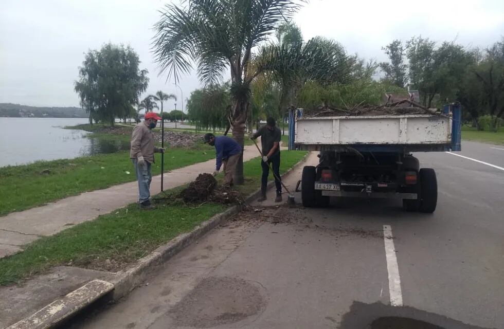Continúan las tareas de limpieza y mantenimiento tras el temporal en Carlos Paz.