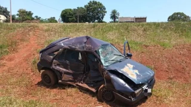 Accidente vial en San Vicente: giro en “U” y terminó volcando