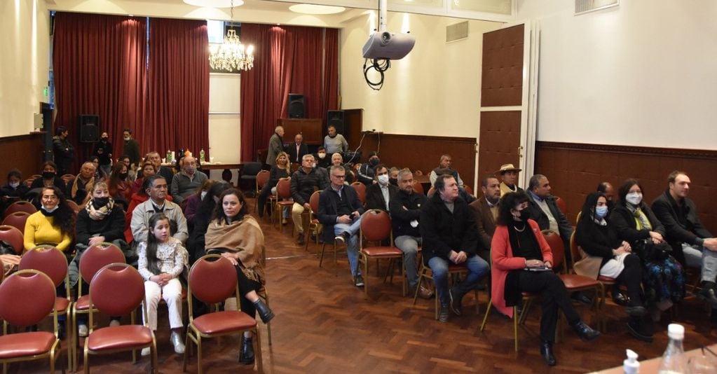 Público en general y legisladores asistieron a la presentación del libro "Malvinas: 40 años" en la Legislatura de Jujuy.