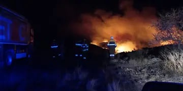 Incendio en Cuchi Corral, en La Cumbre, este lunes. (Gentileza Claudia Cepeda, La Nómina)