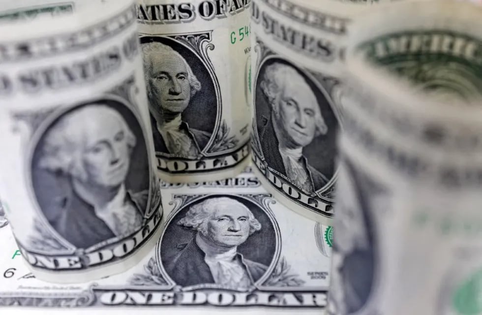El dólar "Blue" cerró a $1100 después de las elecciones.