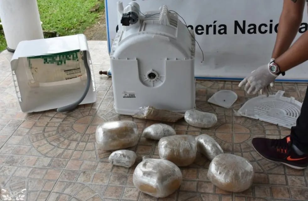 Secuestraron 32 kilos de droga ocultas en un lavarropa y tachos de pintura.