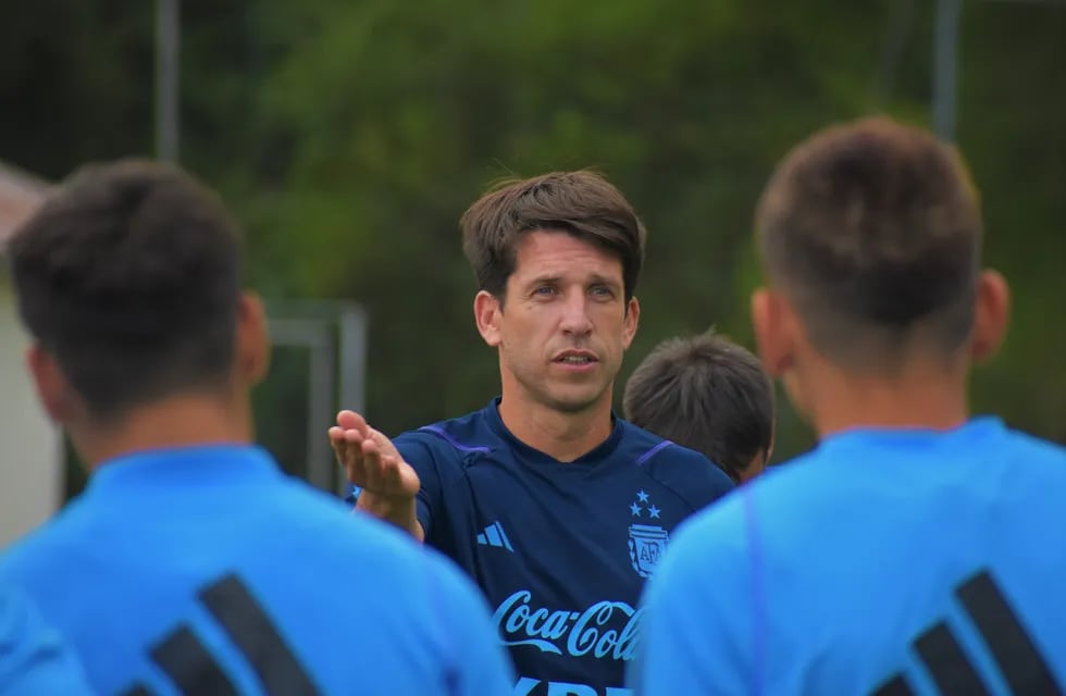 Diego Placente comanda a la Selección Sub 17 y citó a cinco jugadores de Talleres (La Voz archivo)
