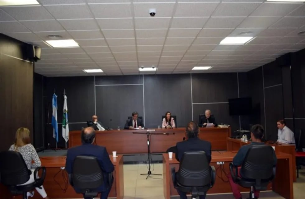 El tribunal estuvo conformado por Sebastián Cadelago Filippi, Daniela Estrada y Aníbal Atilio Astudillo.