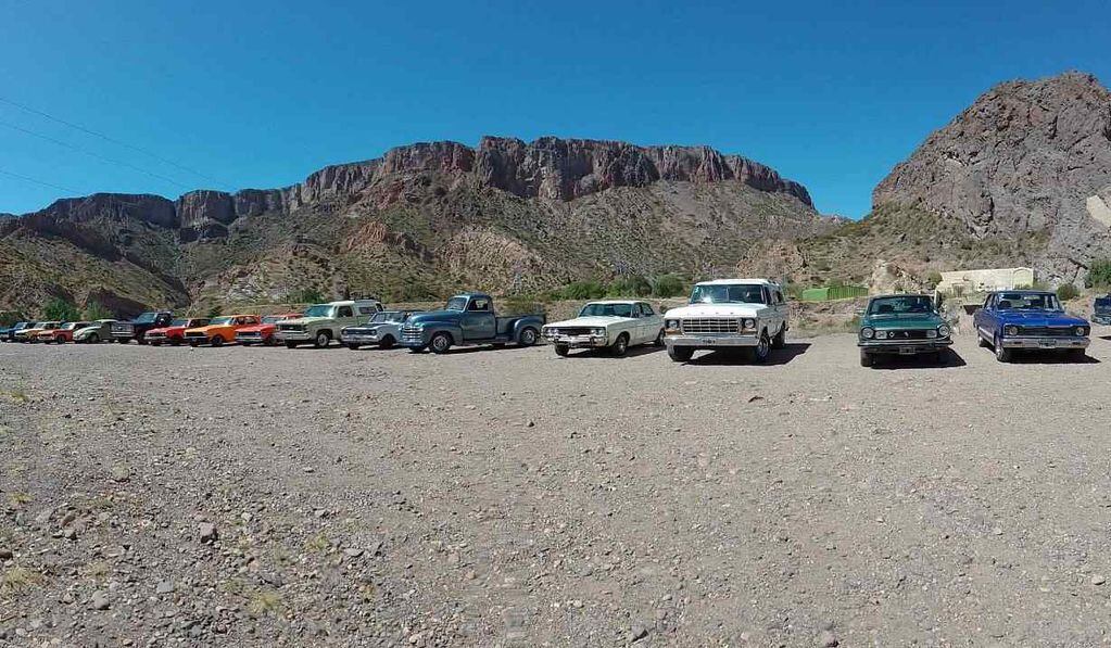 Con los cerros y el embalse de Valle Grande de fondo, los Chevrolet dieron un espectáculo increíble.