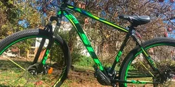 Le robaron la bicicleta a un joven que se gana la vida repartiendo viandas