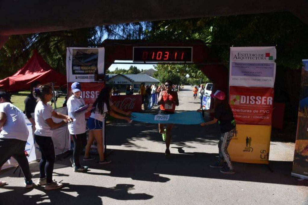 350 competidores corrieron la Media Maratón al Paraíso.