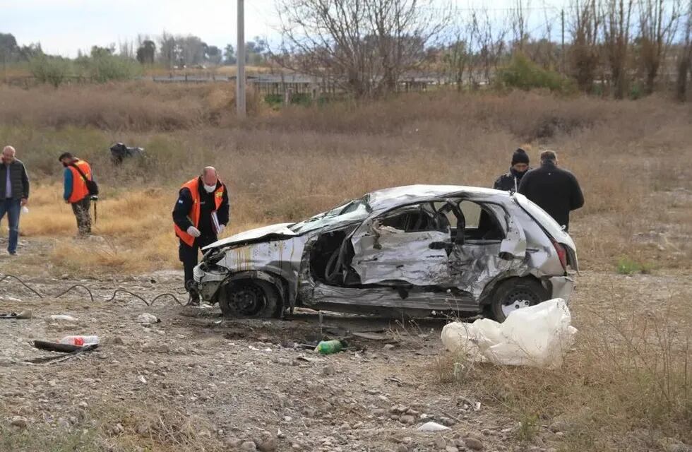 Los dos fallecidos iban a bordo del Chevrolet Celta, mientras que otros dos ocupantes resultaron heridos.