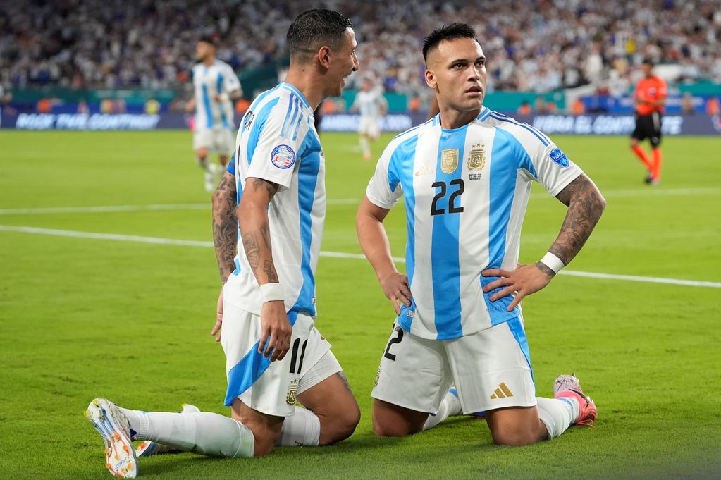 Lautaro Martínez le dio la ventaja a Argentina ante Perú en la Copa América. (AP)