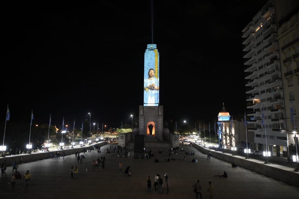 Proyectaron la imagen de Lionel Messi en el Monumento a la Bandera