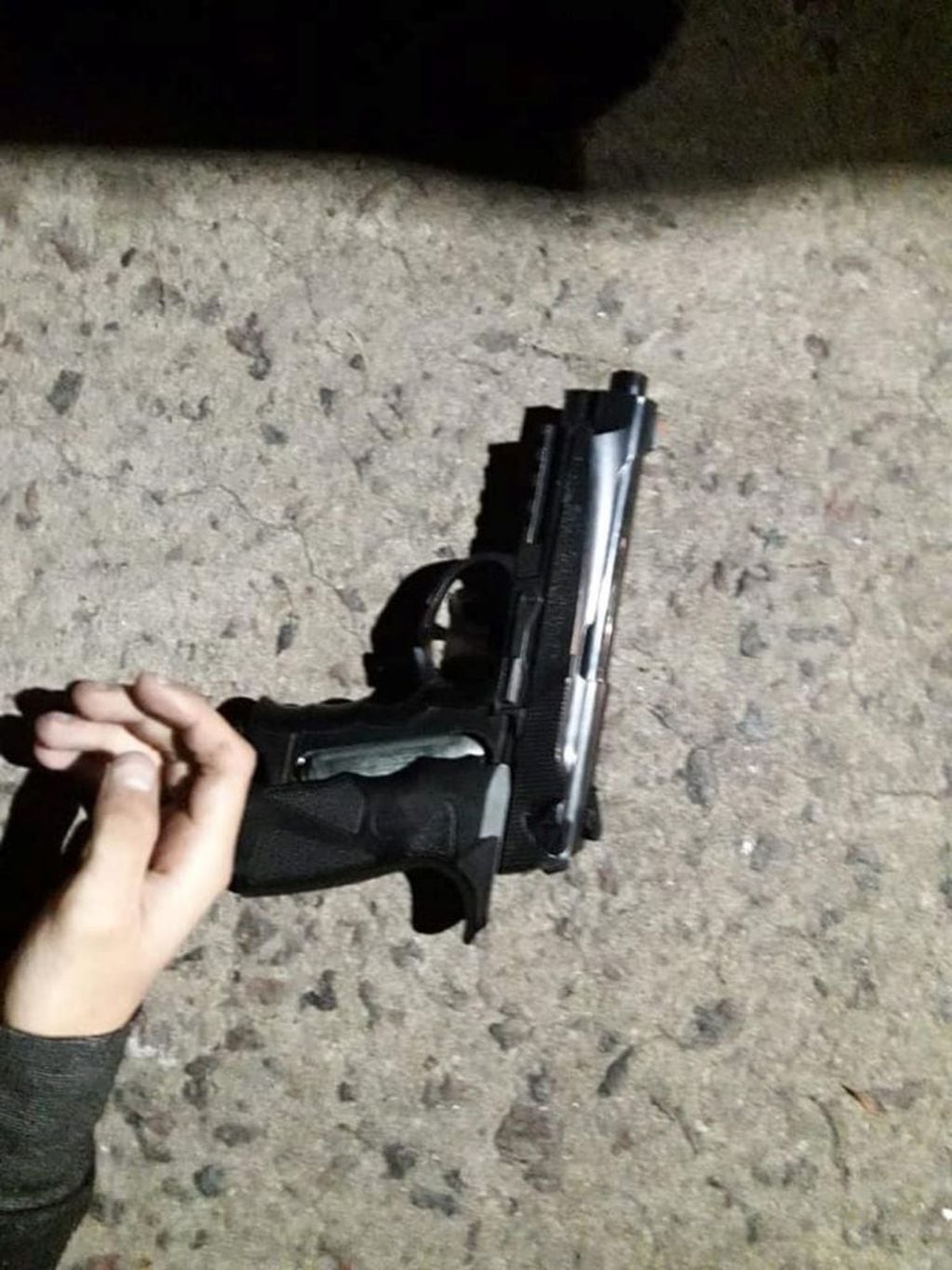 La pistola de juguete (Foto: Clarín)