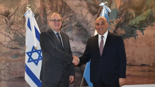 Juan Manzur y el embajador de Israel Eyal Sela.