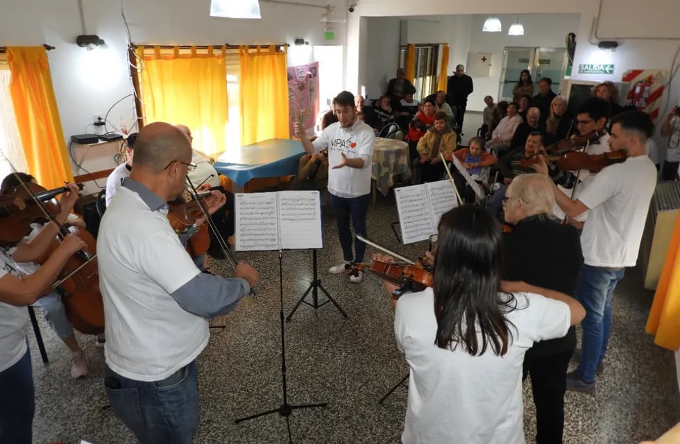 Música Para el Alma: el proyecto solidario que estuvo presente en el Hogar Municipal de Ancianos