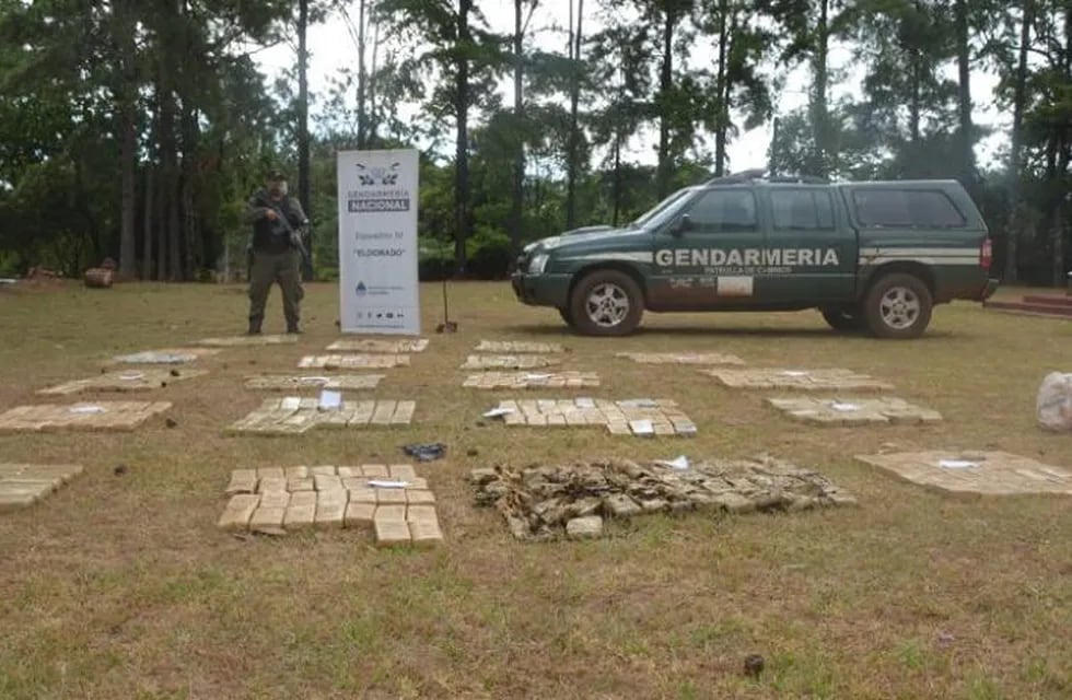 Gendarmería Nacional decomisó más de una tonelada de droga en Puerto Esperanza.