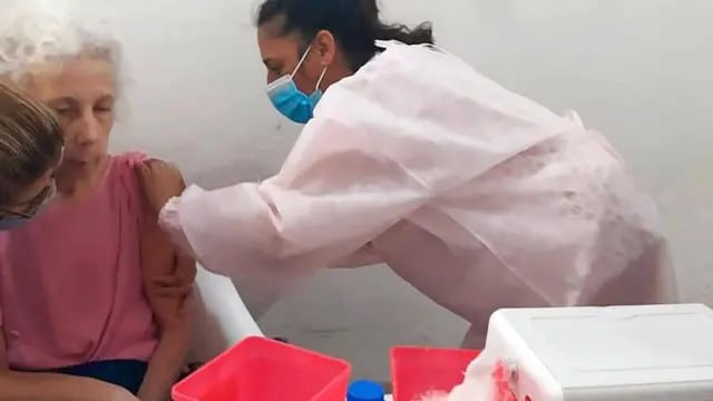 Vacunación COVID-19 a adultos mayores de Colón