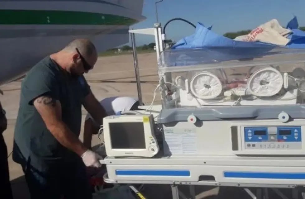 Un avión sanitario realizó el traslado de un bebé prematuro a un