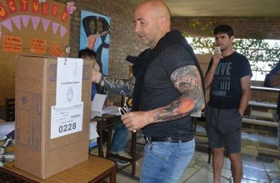 Jorge Sampaoli votó en Casilda