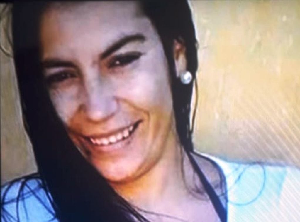 Carina Elizabet Duarte, buscada en Posadas luego de ausentarse de su hogar. Ya está con los suyos y en buen estado de salud.