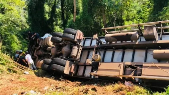 Accidente fatal en Pozo Azul: falleció la acompañante del conductor del camión